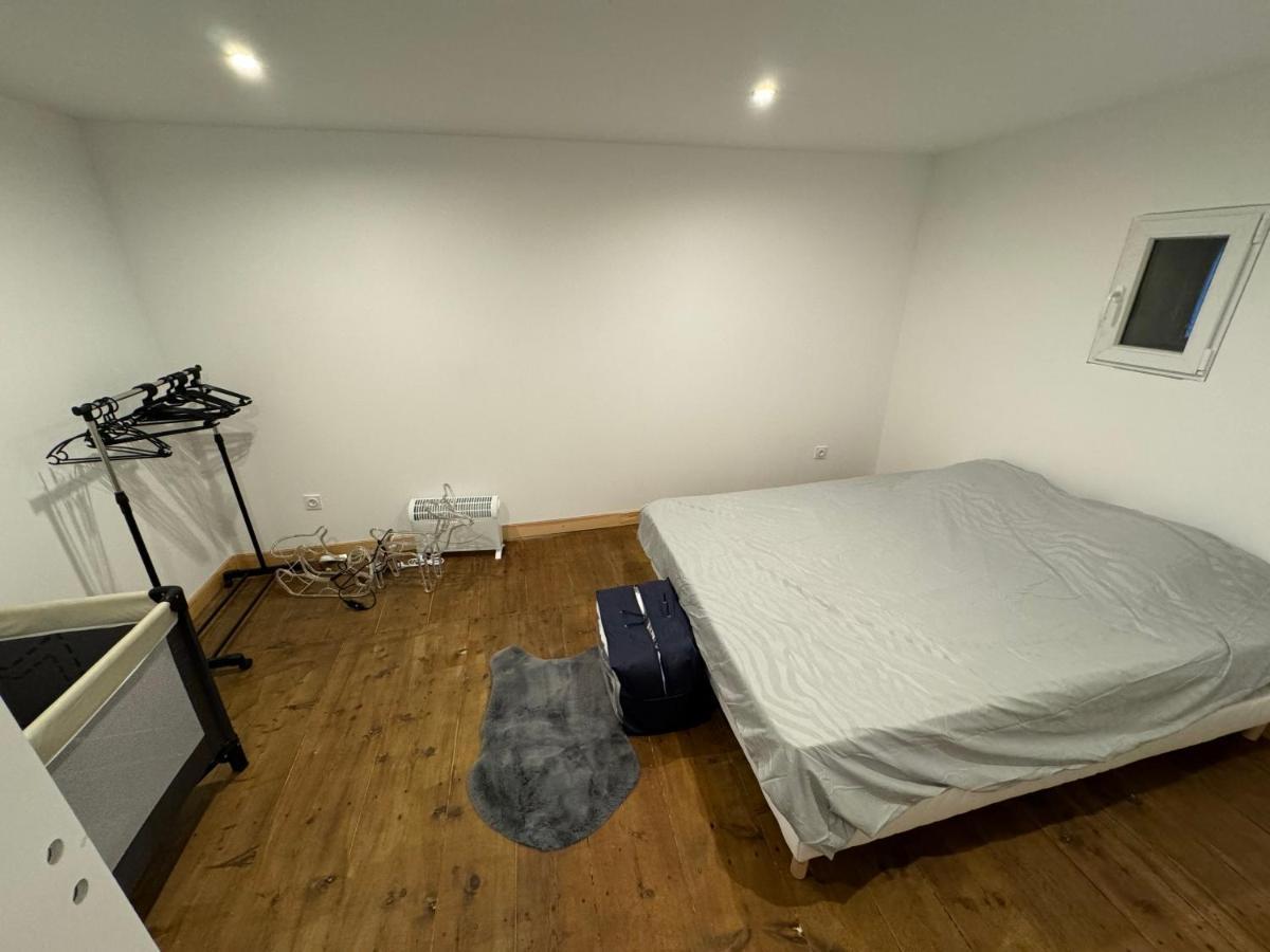 Charmant Grand Appartement Serdinya Esterno foto
