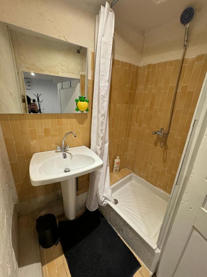 Charmant Grand Appartement Serdinya Esterno foto